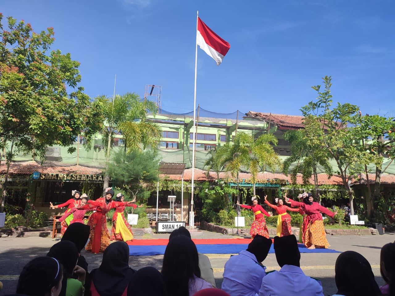 Kolaborasi dengan Ekstrakulikuler SMAN 14 Semarang, UNNES Ciptakan Tarian Kombinasi