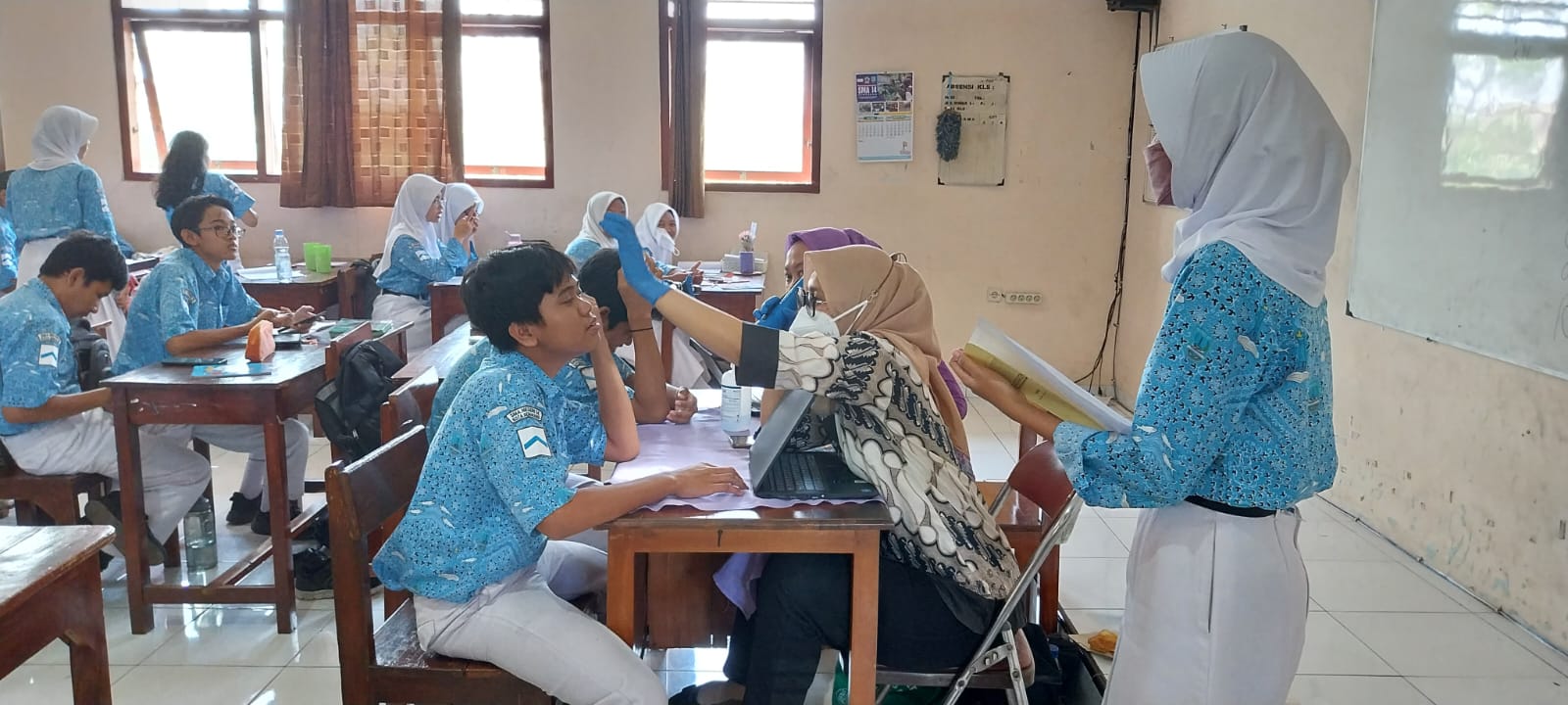 Kerjasama dengan Puskesmas Bulu Lor, SMA N 14 Lakukan Skrining Kesehatan bagi Siswa