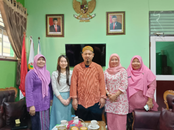 Kunjungan Kadoi Minako Sensei The Japan Foundation di SMAN 7 Semarang Mendongkrak Motivasi Siswa