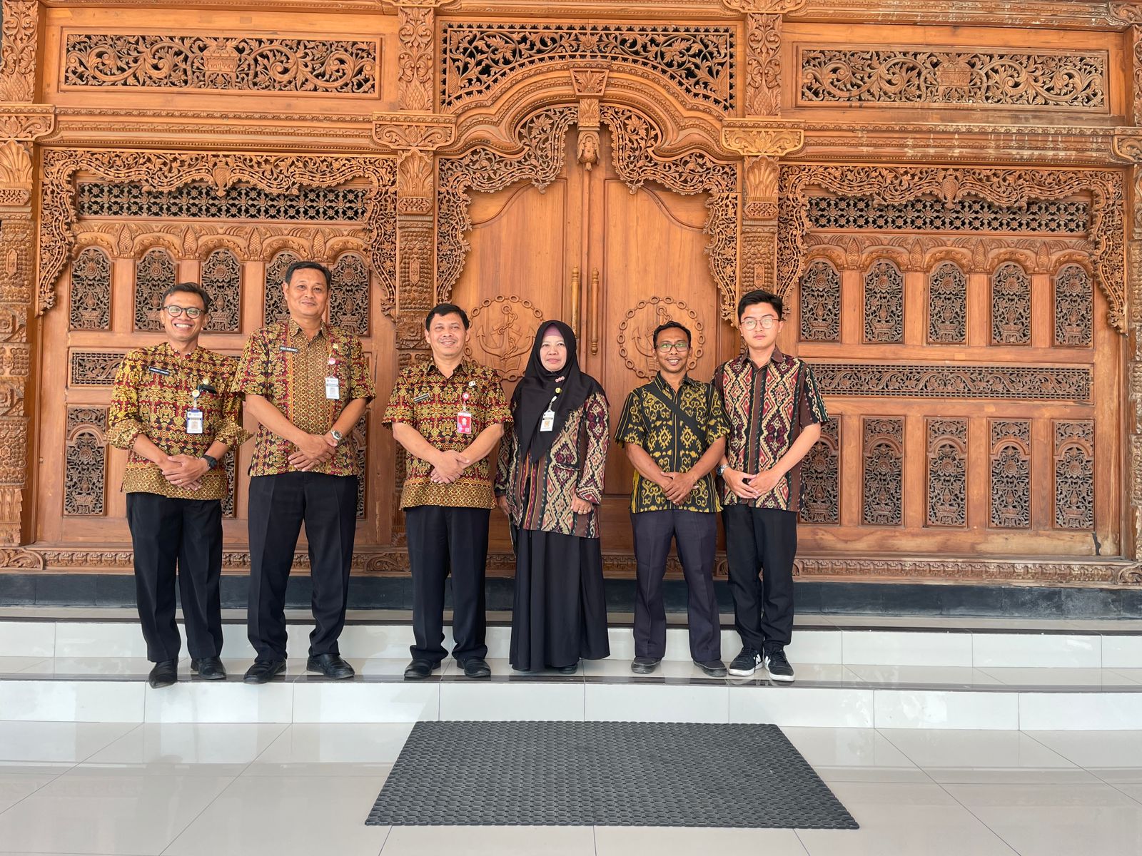 SMAN 4 Semarang Studi Tiru Pengelolaan Website Sekolah di SMKN 10 Semarang