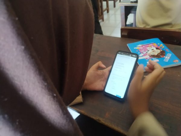 SMKN 10 Semarang Bantu SMK Hidayah Laksanakan Ujian Tanpa Kuota Internet