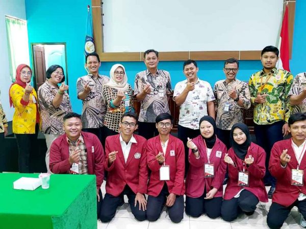 Mahasiswa IKIP Veteran Semarang Jalani PLP 2 di SMKN 10 Semarang