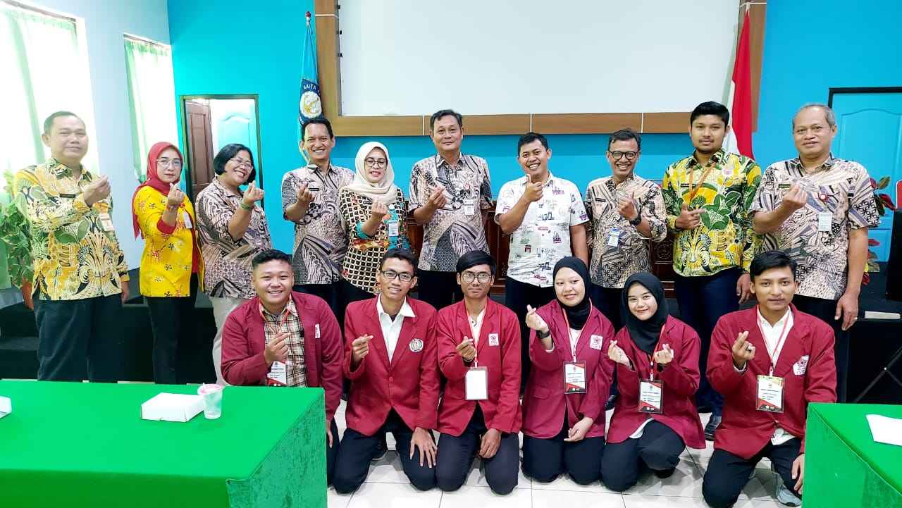 Mahasiswa IKIP Veteran Semarang Jalani PLP 2 di SMKN 10 Semarang