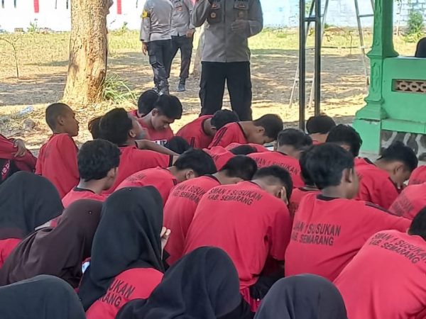Peserta Didik SMAN 1 Susukan Bersemangat Mengikuti Sosialisasi Tertib Lalu Lintas Bersama Polsek Susukan
