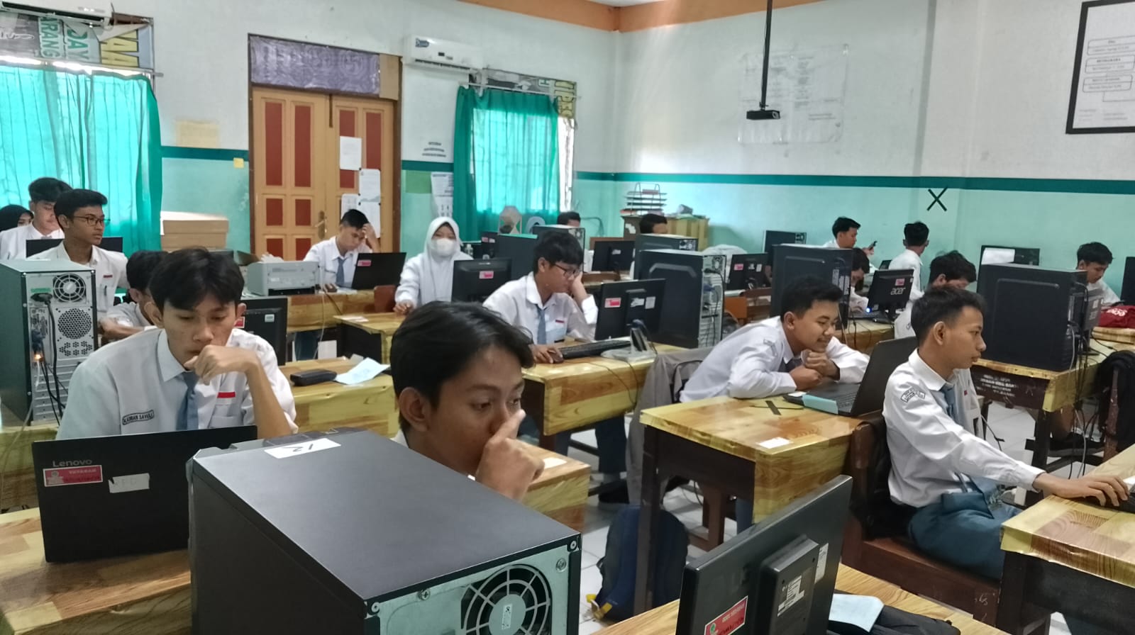 Penilaian Harian 1 Sebagai Evaluasi & Motivasi Belajar Peserta Didik di SMK Hidayah Semarang Penilaian Harian 1 Sebagai Evaluasi & Motivasi Belajar Peserta Didik di SMK Hidayah Semarang