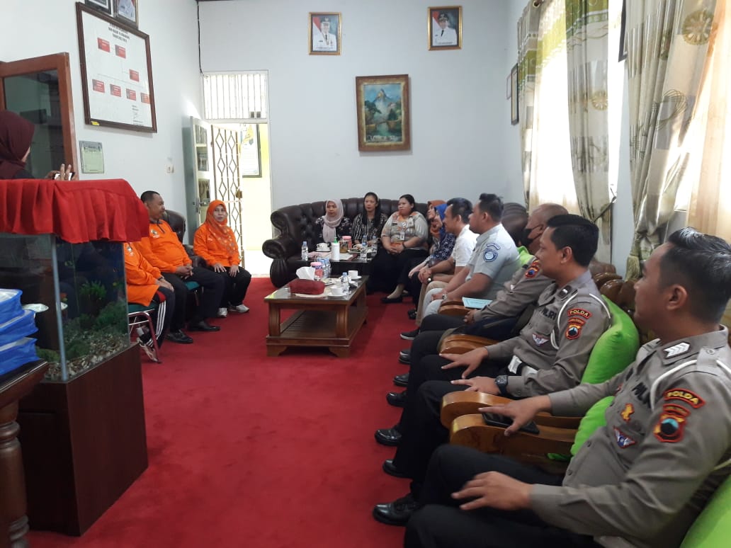 Samsat Goes to School: Sosialisasi Kepatuhan Pembayaraan Pajak Kendaraan Bermotor di SMAN 16 Semarang Samsat Goes to School: Sosialisasi Kepatuhan Pembayaraan Pajak Kendaraan Bermotor di SMAN 16 Semarang