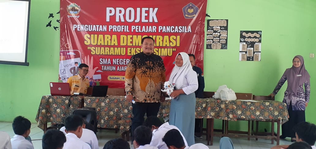PKU & Bawaslu Kec. Susukan Membersamai Peserta Didik SMAN 1 Susukan Kegiatan P5 Tema ‘Suara Demokrasi’
