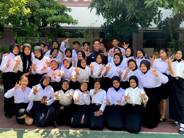 Tingkatkan Wawasan Peserta Didik SMKN 6 Semarang dalam Bidang Restaurant Service