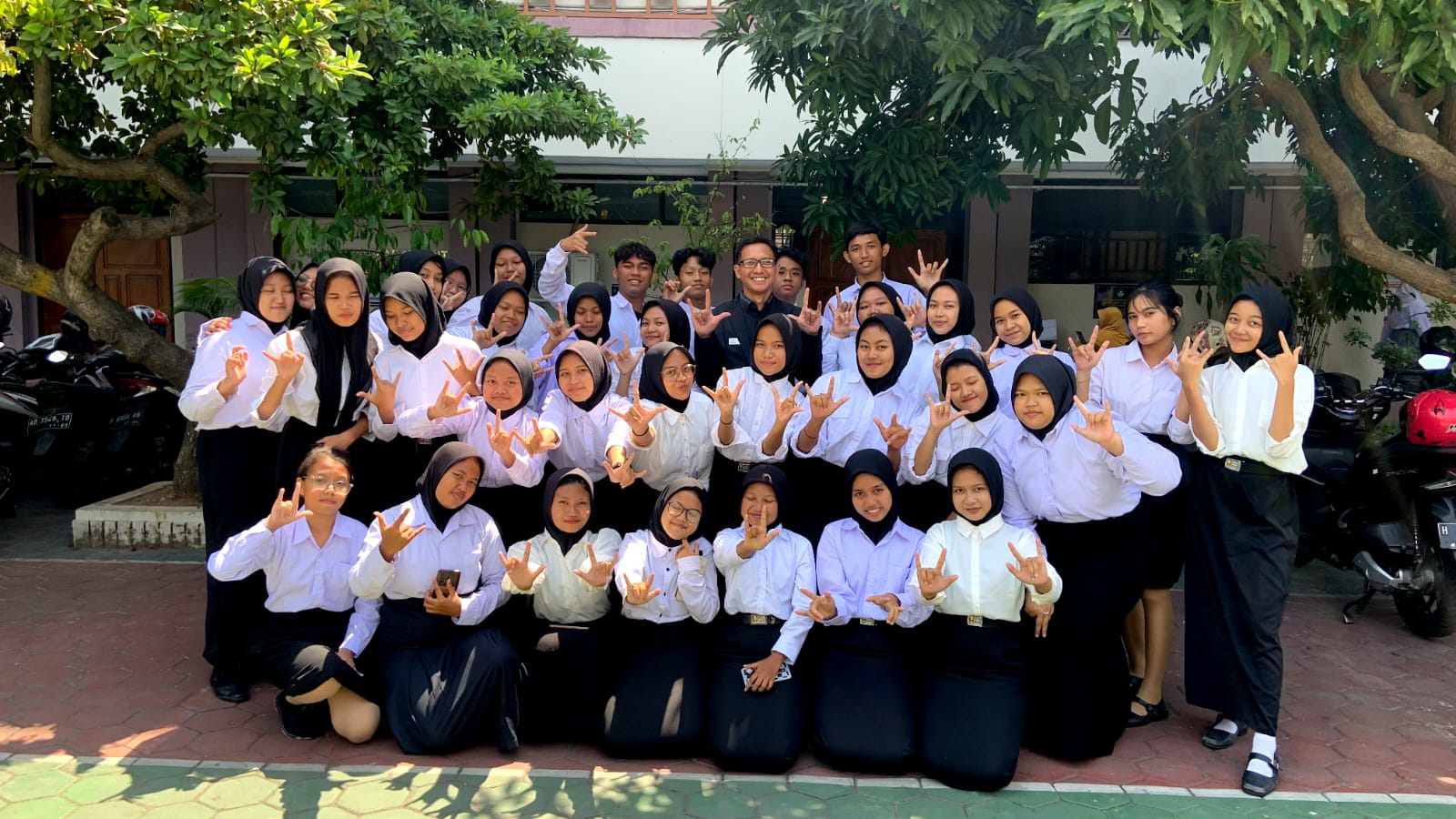 Tingkatkan Wawasan Peserta Didik SMKN 6 Semarang dalam Bidang Restaurant Service Tingkatkan Wawasan Peserta Didik SMKN 6 Semarang dalam Bidang Restaurant Service