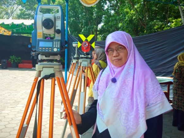 Diskusi Cuaca Ekstrem dalam Pembelajaran Geografi Kelas X di SMA Islam Hidayatullah
