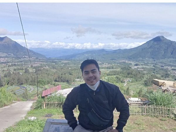 Sejarah Bukan untuk Dihafalkan, Tetapi untuk Dianalisis dan Dipahami Sejarah Bukan untuk Dihafalkan, Tetapi untuk Dianalisis dan Dipahami