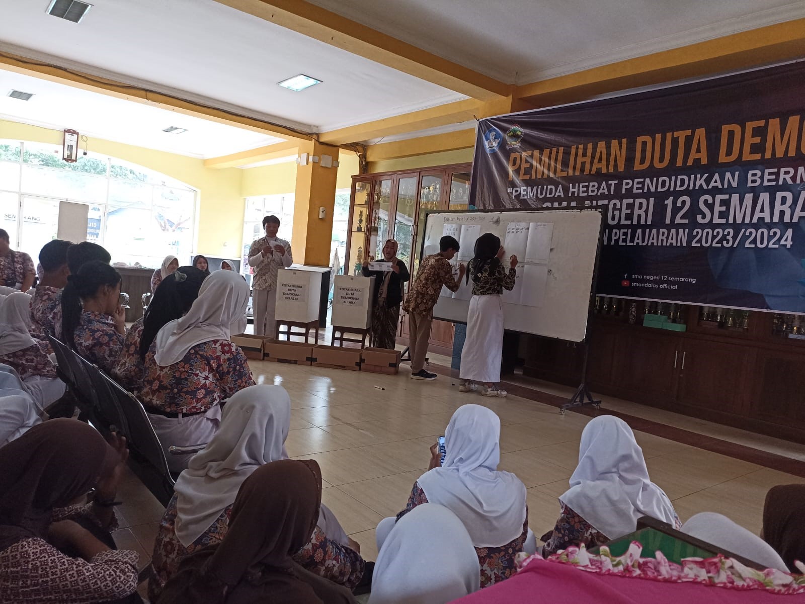 Kegiatan Pemilihan Duta Demokrasi SMAN 12 Semarang: Mempersiapkan Pelajar Menuju Masa Depan yang Demokratis