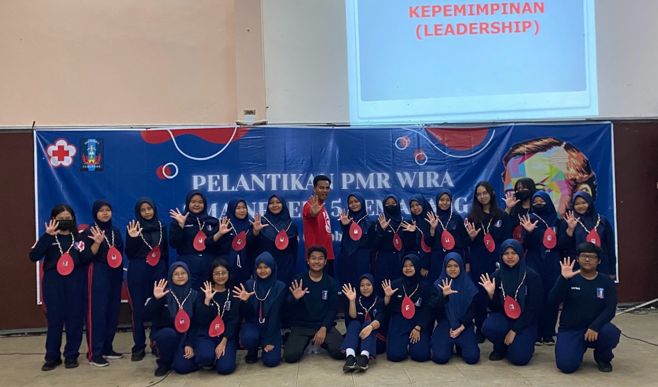 PMR Wira SMAN 5 Semarang: Semangat Kepemimpinan & Kepedulian Sosial