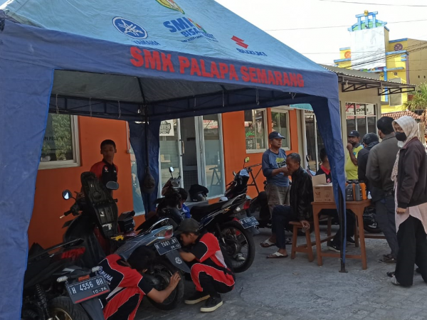 Festival Jumat Berkah SMK Palapa Semarang