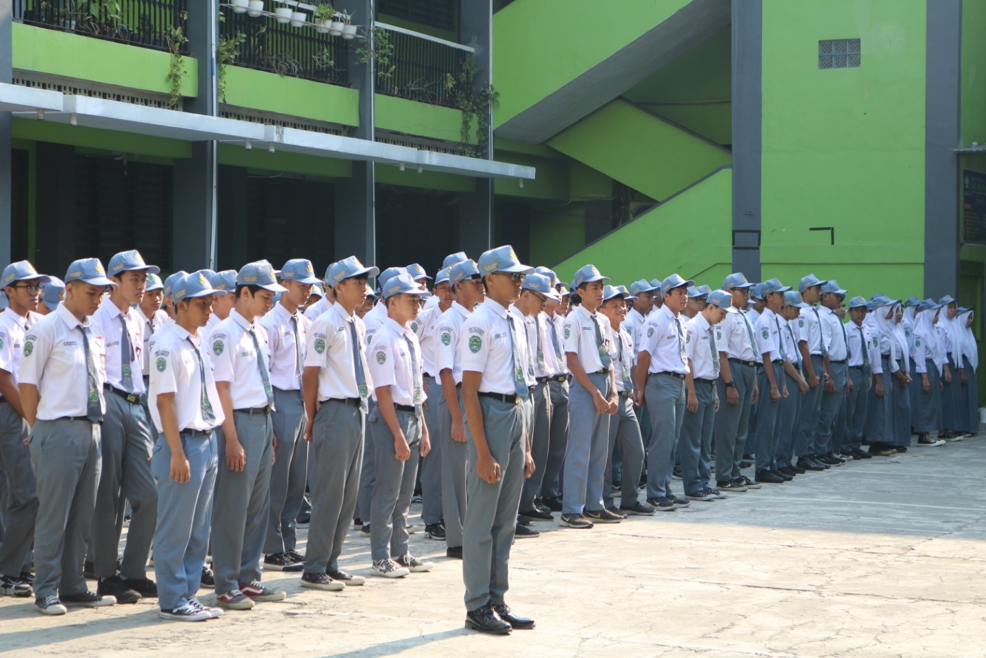 Membangun Semangat Persatuan di SMK Walisongo Semarang