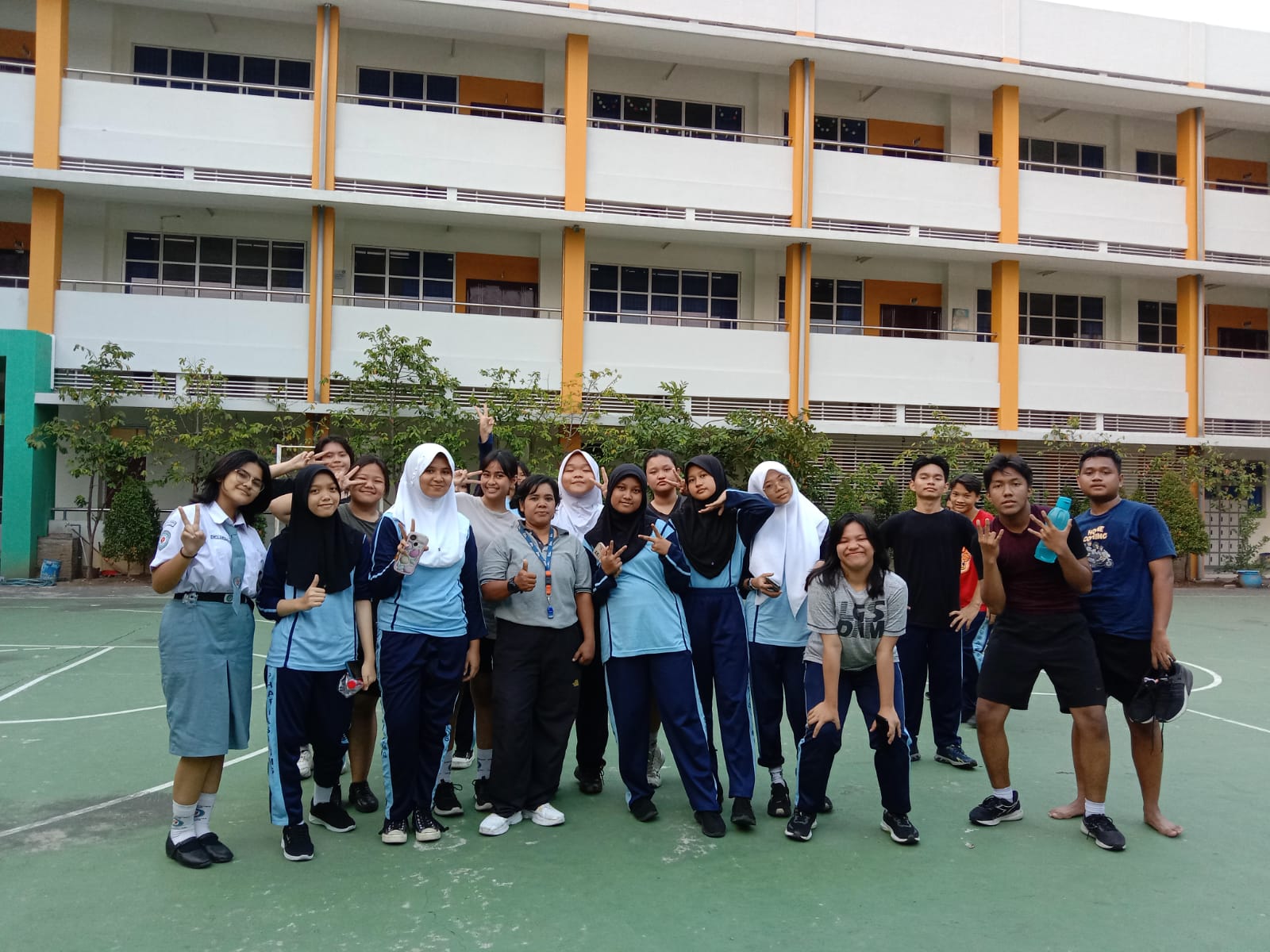 Berbagai Kegiatan Ekstrakurikuler Berlangsung Meriah di SMK Yayasan Pharmasi Berbagai Kegiatan Ekstrakurikuler Berlangsung Meriah di SMK Yayasan Pharmasi