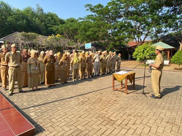 Jaga Netralitas Jelang Pemilu, Guru & Karyawan SMAGENTA Ikrar & Tanda Tangani Pakta Integritas