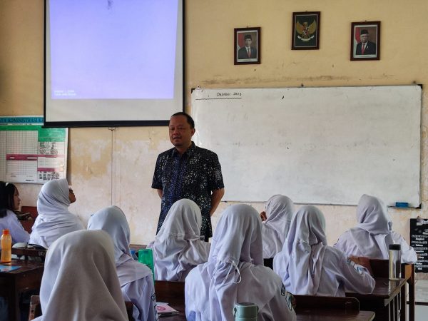 Program Orang Tua Siswa Mengajar di SMAN 14 Semarang Program Orang Tua Siswa Mengajar di SMAN 14 Semarang