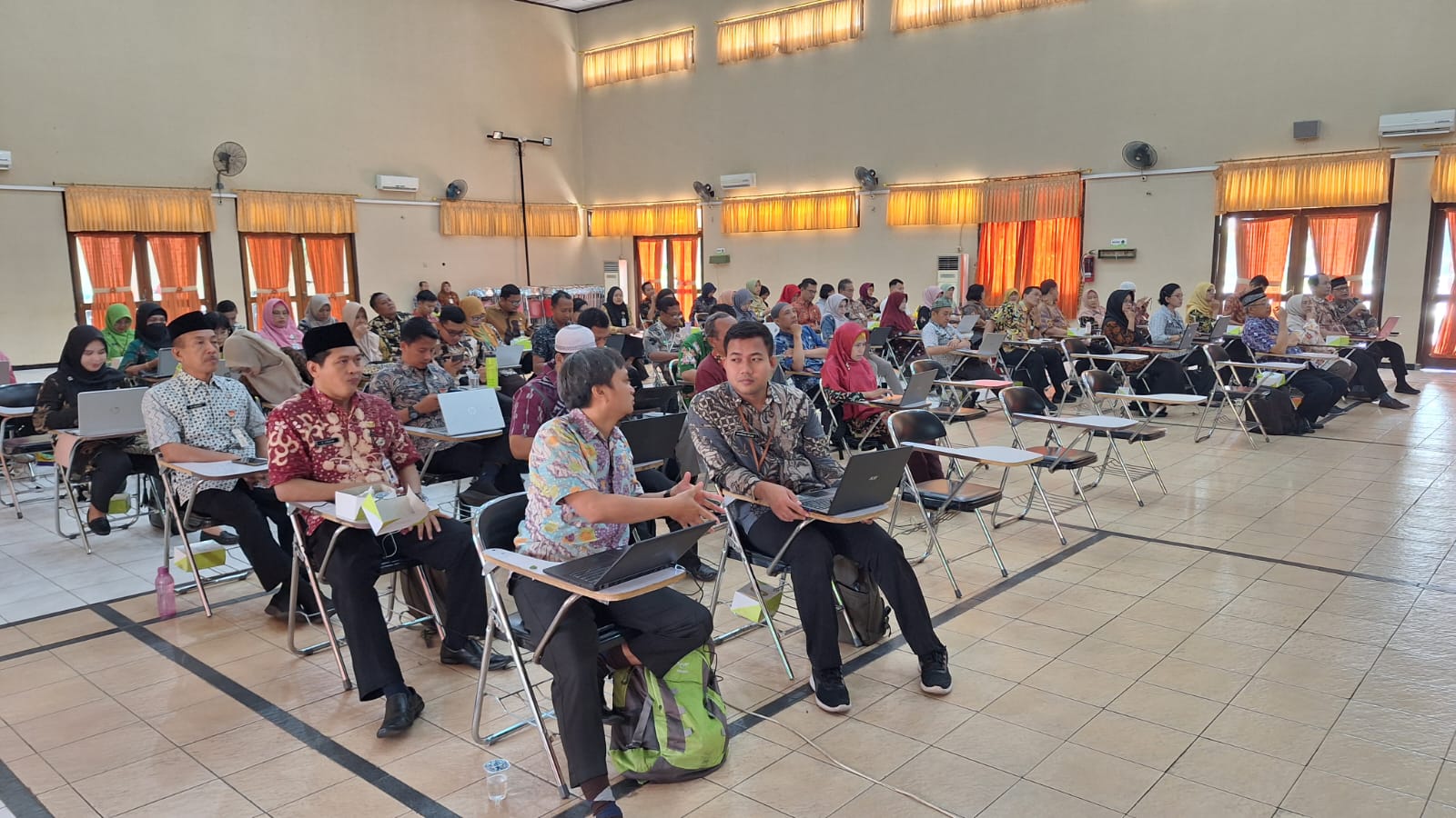 SMAN 2 Semarang Gelar IHT  Penyusunan Soal Aplikatif Berbasis Literasi & Numerasi