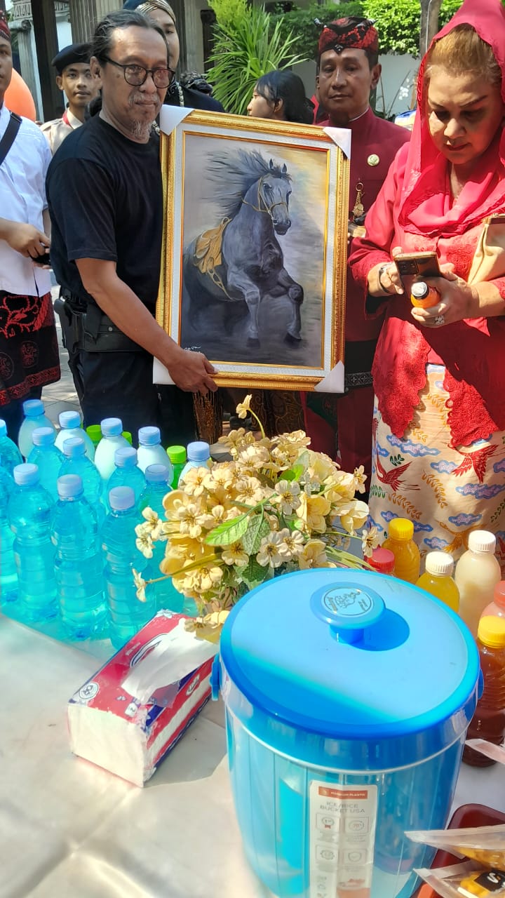 Turangga Panca Satria Main di Balaikota, Lukisan Karya STEMA Dibeli Walikota Semarang