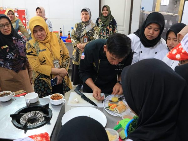 Upgrade Ilmu melalui Program Chef Goes to School Upgrade Ilmu melalui Program Chef Goes to School