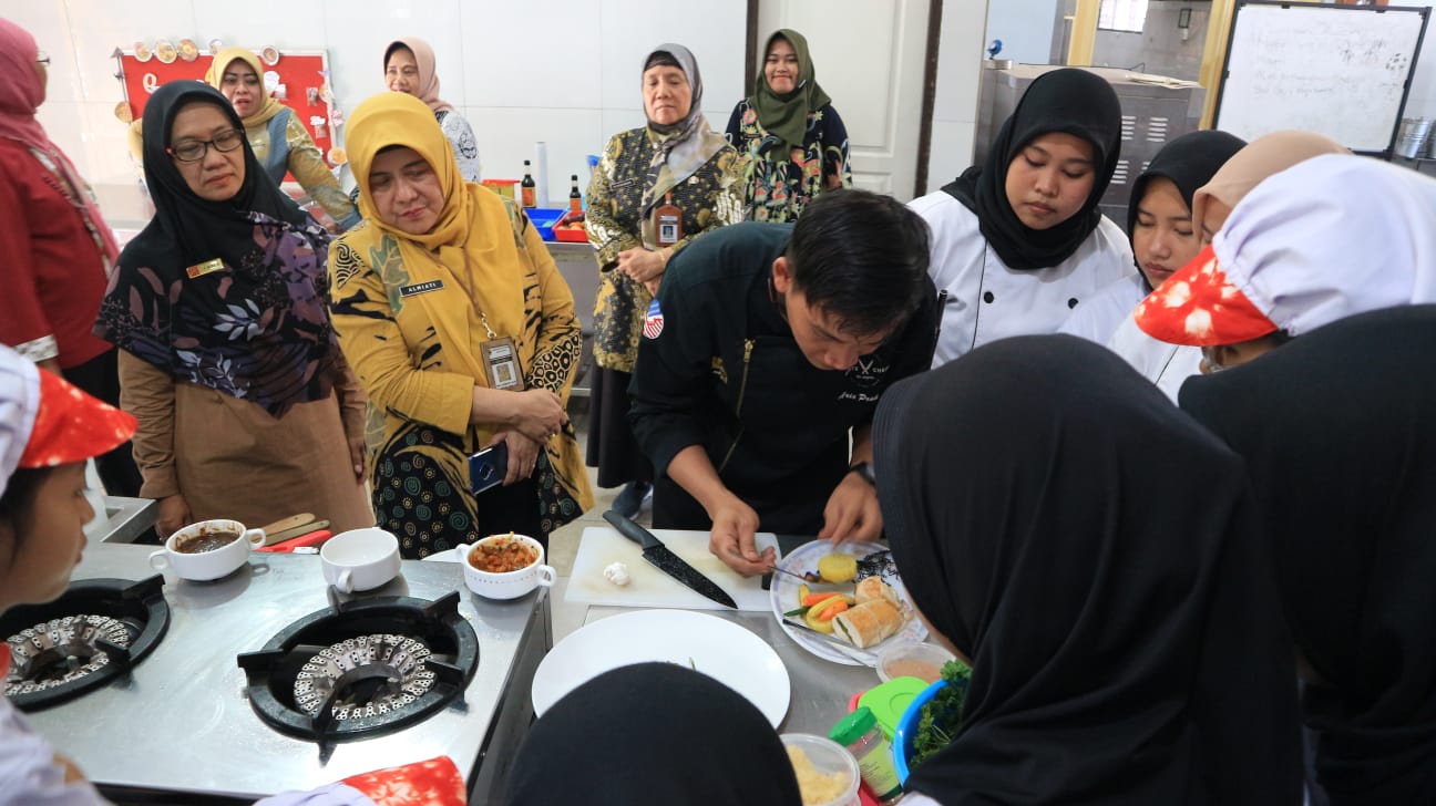 Upgrade Ilmu melalui Program Chef Goes to School 