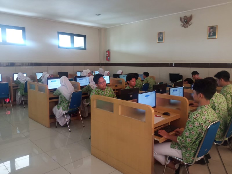 Siswa SMAHA Ikuti Uji Coba Makro APD