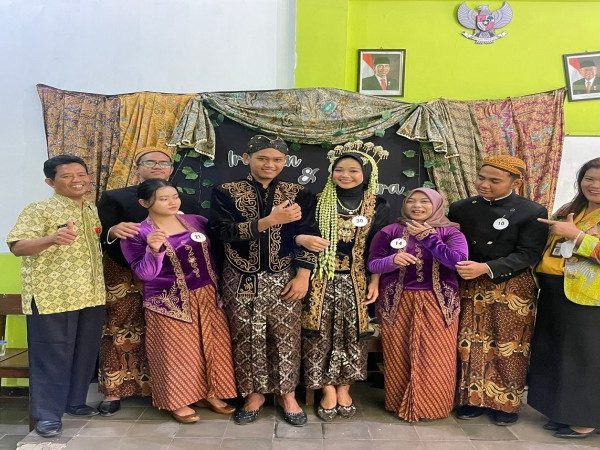 Pernikahan Berkolaborasi di SMKN 2 Semarang