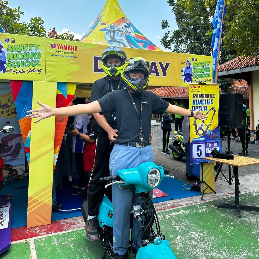 100 Siswa SMAN 11 Semarang Belajar Safety Riding dari Yamaha