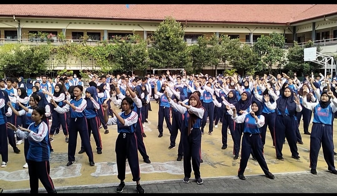 Siswa SMAN 5 Semarang Senam Jingle Pemilu & Pelajar Pancasila Siswa SMAN 5 Semarang Senam Jingle Pemilu & Pelajar Pancasila