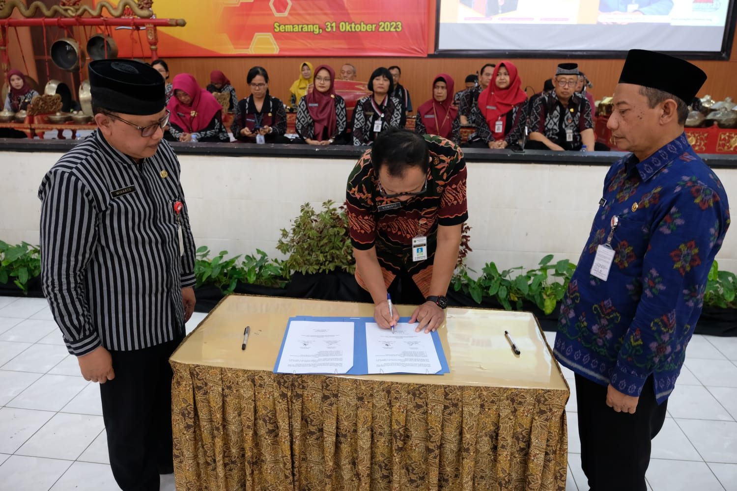 Serah Terima Jabatan Kepala SMAN 2 Semarang:  Suatu Momentum Regenerasi Kepemimpinan Berkelanjutan