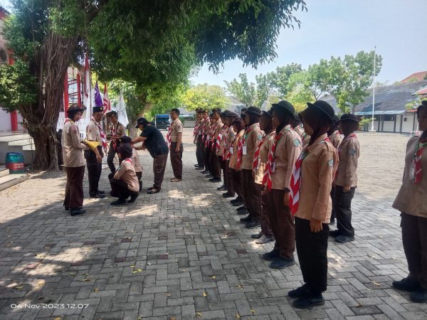 Pendadaran dan Pelantikan Bantara di SMKN 10 Semarang Meningkatkan Keahlian Pramuka Pendadaran dan Pelantikan Bantara di SMKN 10 Semarang Meningkatkan Keahlian Pramuka