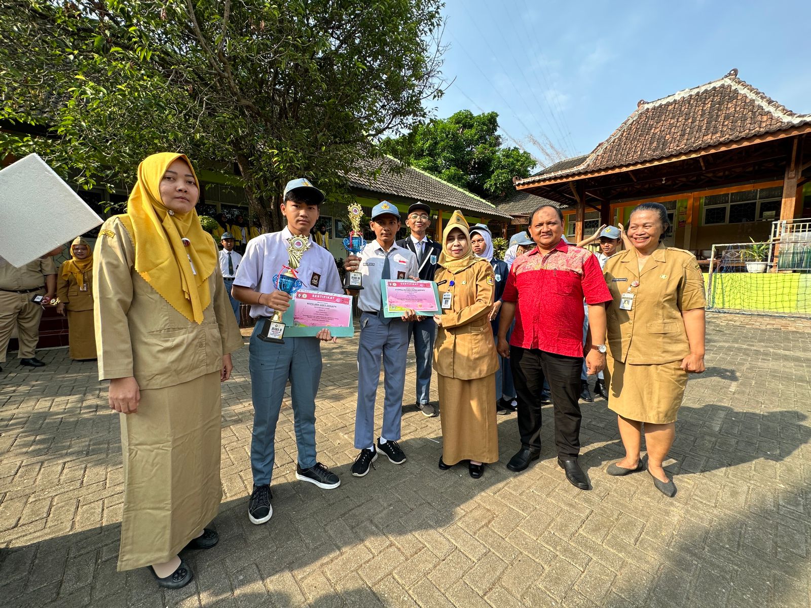 SMAN 16 Semarang Raih Juara Pada Pekan Budaya Orenji Edukasi 2023-UNDIP Tingkat Jateng-DIY
