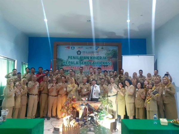 Penilaian Kinerja Kepala Sekolah SMKN 10 Semarang Dinilai Baik Penilaian Kinerja Kepala Sekolah SMKN 10 Semarang Dinilai Baik