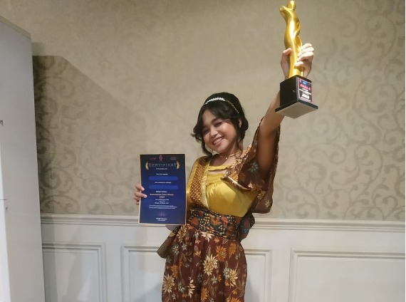 Siswi SMK Negeri 6 Semarang Raih Prestasi Gemilang Sebagai Juara 2 Foto Model dalam Indonesian Face Model 2023