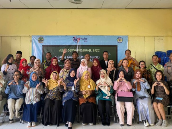 Masyarakat Mengajar Semua Guru Semua Murid Untuk Merdeka Belajar
