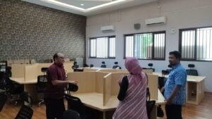 Dinas Pendidikan dan Kebudayaan Propinsi Jawa Tengah Evaluasi Bantuan Pusat Keunggulan SMK di SMKN 10 Semarang Dinas Pendidikan dan Kebudayaan Propinsi Jawa Tengah Evaluasi Bantuan Pusat Keunggulan SMK di SMKN 10 Semarang