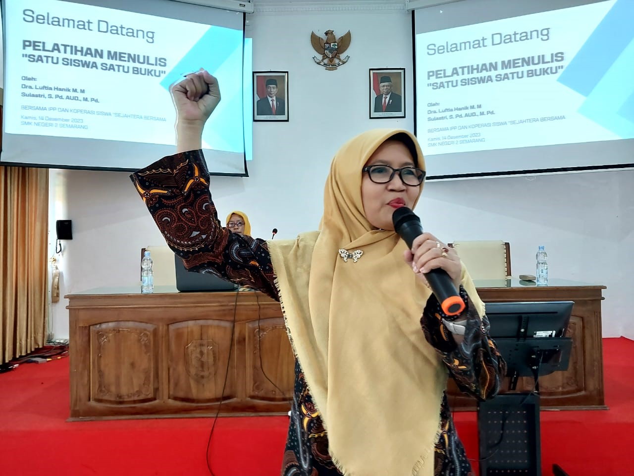 Membangun Keterampilan Menulis melalui Pelatihan "Satu Siswa Satu Buku" Membangun Keterampilan Menulis melalui Pelatihan "Satu Siswa Satu Buku"