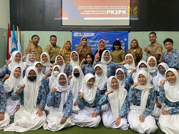 Workshop Pendidikan Sebaya (Pear Education) di SMAN 5 Semarang Workshop Pendidikan Sebaya (Pear Education) di SMAN 5 Semarang