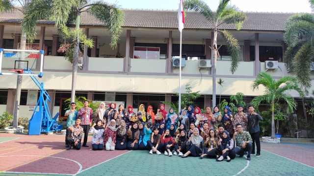 Upacara Peringatan Hari Ibu di SMK Negeri 6 Semarang: Merayakan Peran Ibu dalam Pendidikan dan Masyarakat
