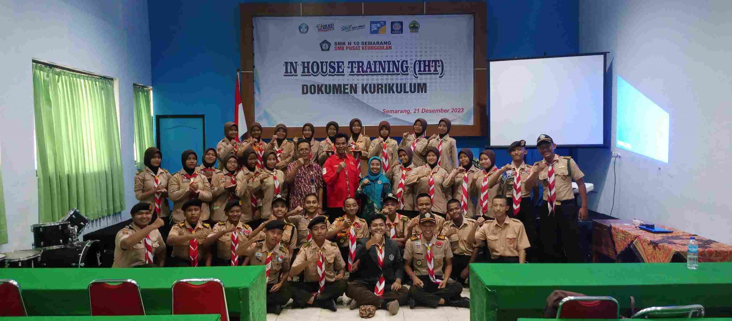 Pelatihan P3K oleh PMI Semarang: Membekali Anggota PMR dan Pramuka SMK Negeri 10 Semarang dalam Pertolongan Pertama