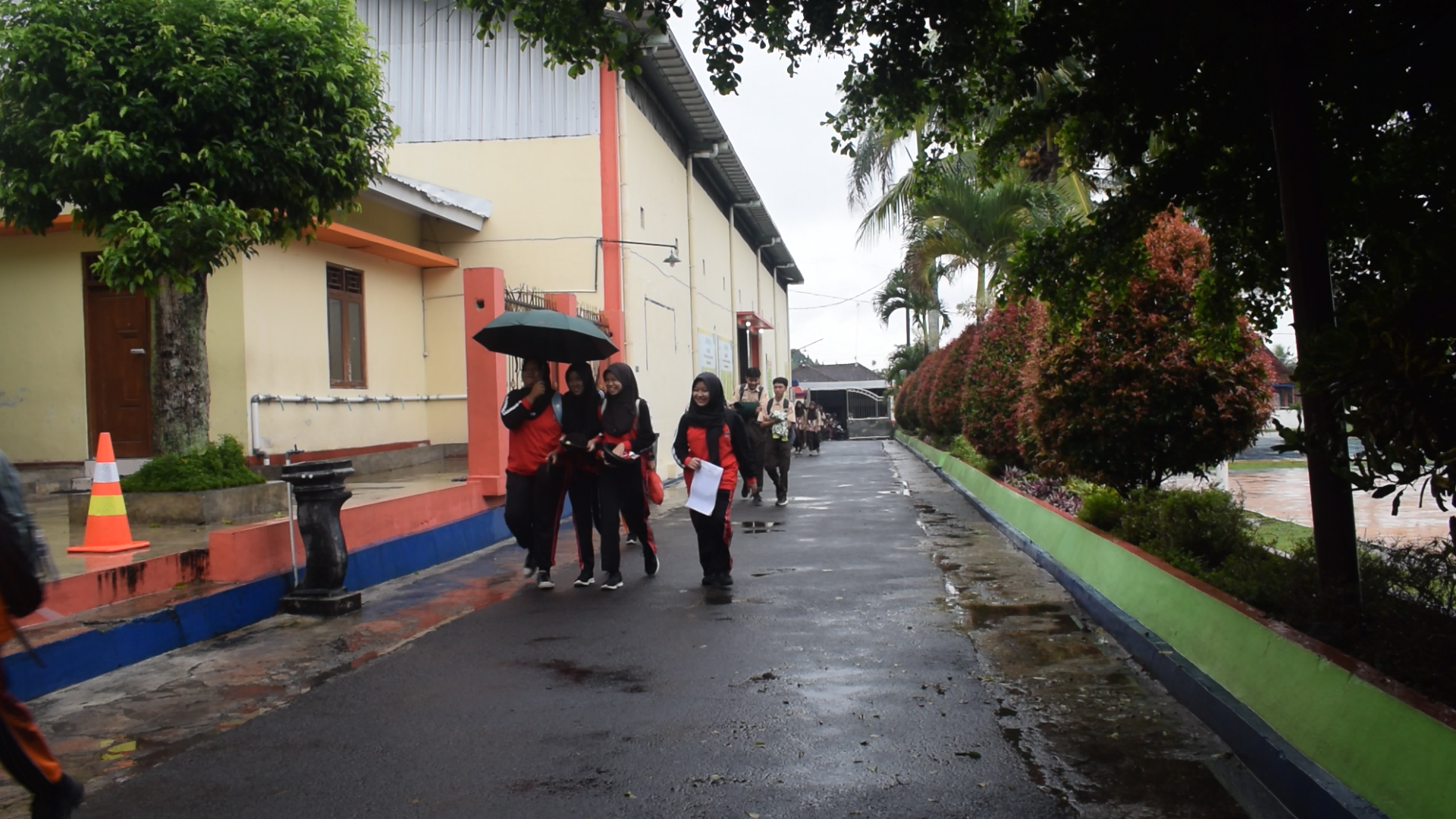 Mengembangkan Kesadaran Lingkungan: Gerakan "Satu Hari Tanpa Kendaraan Bermotor" di SMA N 1 TENGARAN