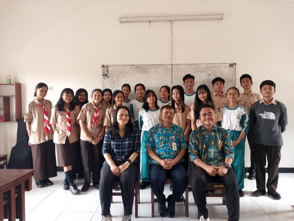 Merajut Persaudaraan dalam Iman: Persekutuan Doa Bulanan ROKRIS SMA N 12 Semarang Merajut Persaudaraan dalam Iman: Persekutuan Doa Bulanan ROKRIS SMA N 12 Semarang