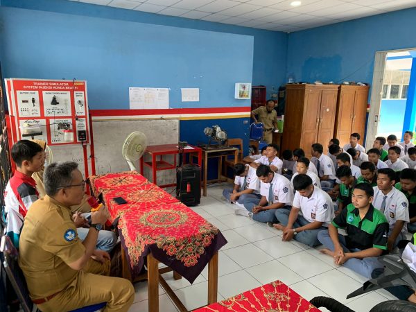 Belajar Bersama Guru Tamu dari Honda Ahass Padmanaba