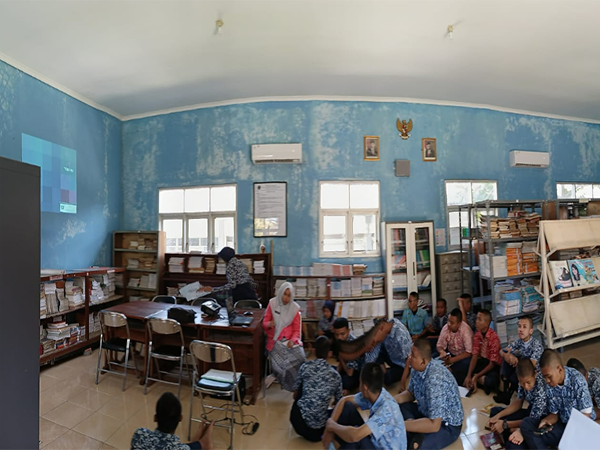 Membangun Masa Depan Melalui Gerakan Literasi Sekolah Membangun Masa Depan Melalui Gerakan Literasi Sekolah