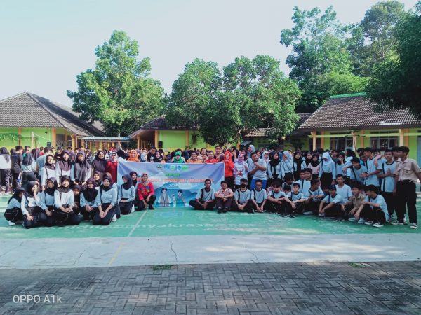 SMAN 16 Semarang Ajak Atasi Masalah Sampah Dengan GPS dan Kreasi Inovasi Barang Bekas SMAN 16 Semarang Ajak Atasi Masalah Sampah Dengan GPS dan Kreasi Inovasi Barang Bekas