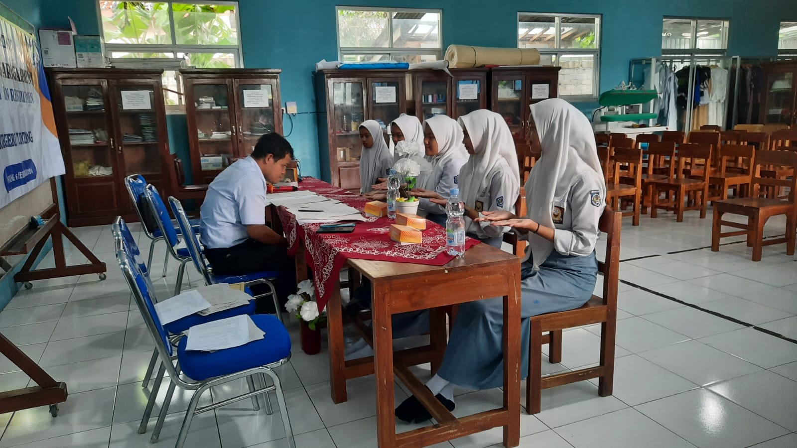 Sosialisasi dan Rekrutmen Tenaga Kerja PT Ungaran Sari Garment (USG) di SMK Negeri 1 Tuntang