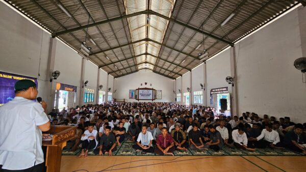 Semarak Tradisi Saling Memaafkan di SMKN 10 Semarang Semarak Tradisi Saling Memaafkan di SMKN 10 Semarang