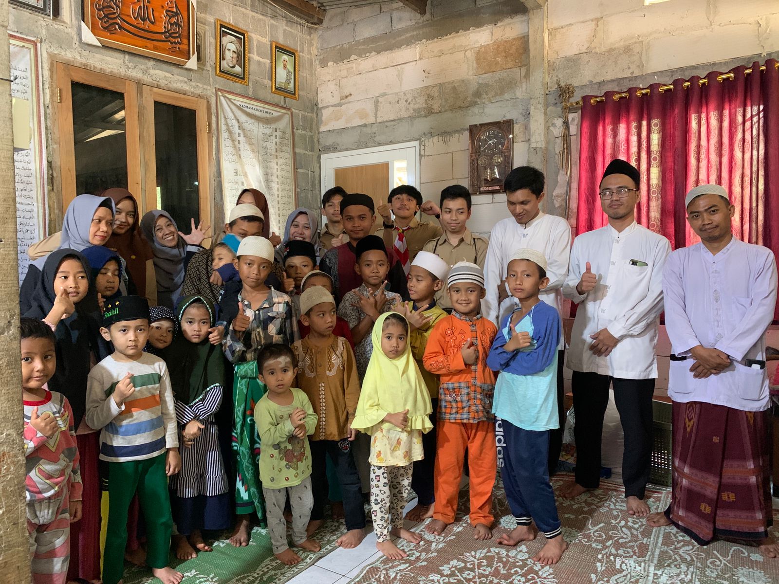 SMAHA Berbagi Kebahagiaan di Panti Asuhan Al-Ma’Hadul Qorona Al-Islami SMAHA Berbagi Kebahagiaan di Panti Asuhan Al-Ma’Hadul Qorona Al-Islami