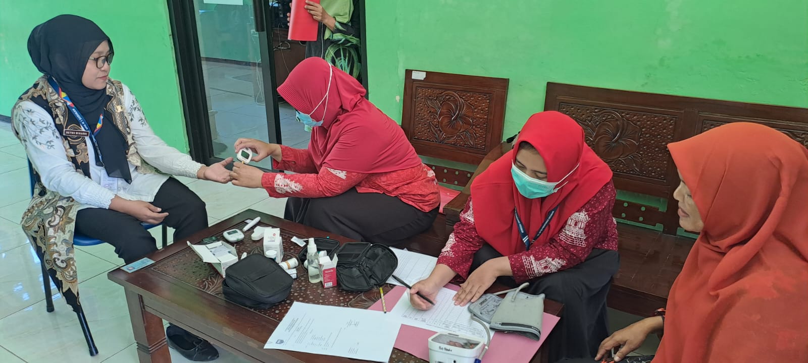 SMAN 1 Susukan Dengan Puskesmas Susukan Gelar Cek Kesehatan Guru & Karyawan